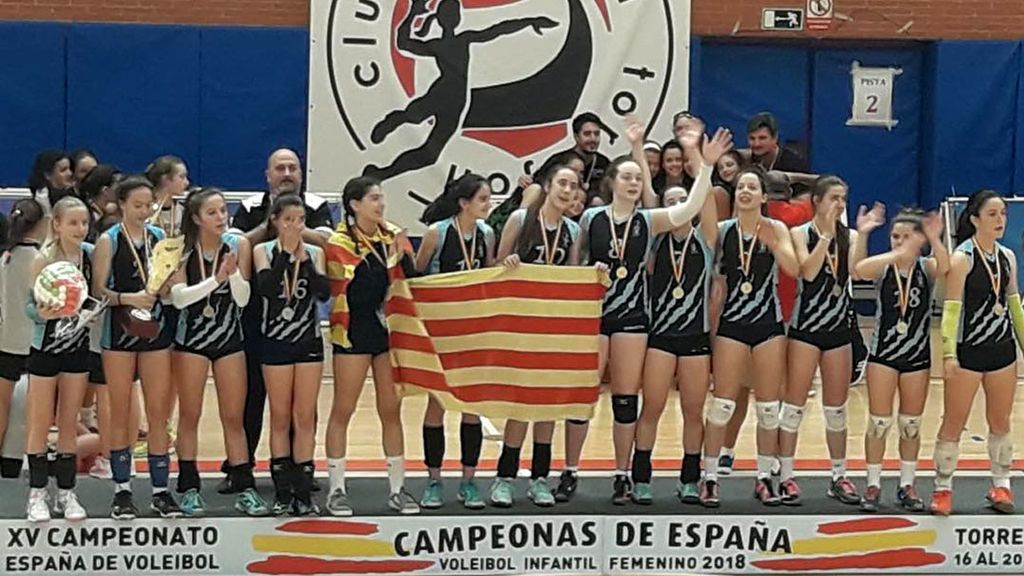 El equipo infantil femenino de vóley que ha ganado los cuatro títulos que ha disputado sin perder ni un partido