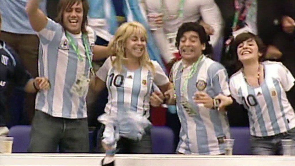 Messi desata la locura de Maradona en la grada con sus goles
