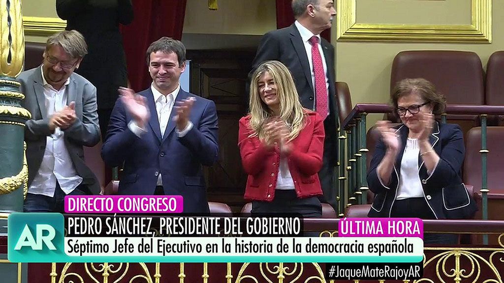 El de Pablo Iglesias e Irene Montero y los abrazos más significativos de la llegada de Pedro Sánchez a la Presidencia del Gobierno