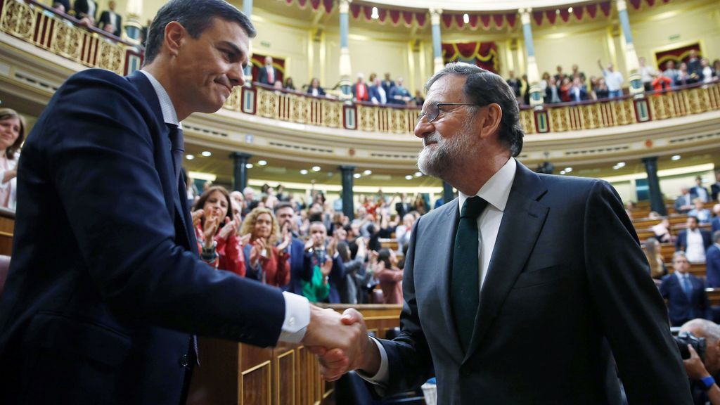 Mariano Rajoy felicita a Pedro Sánchez, nuevo presidente del Gobierno