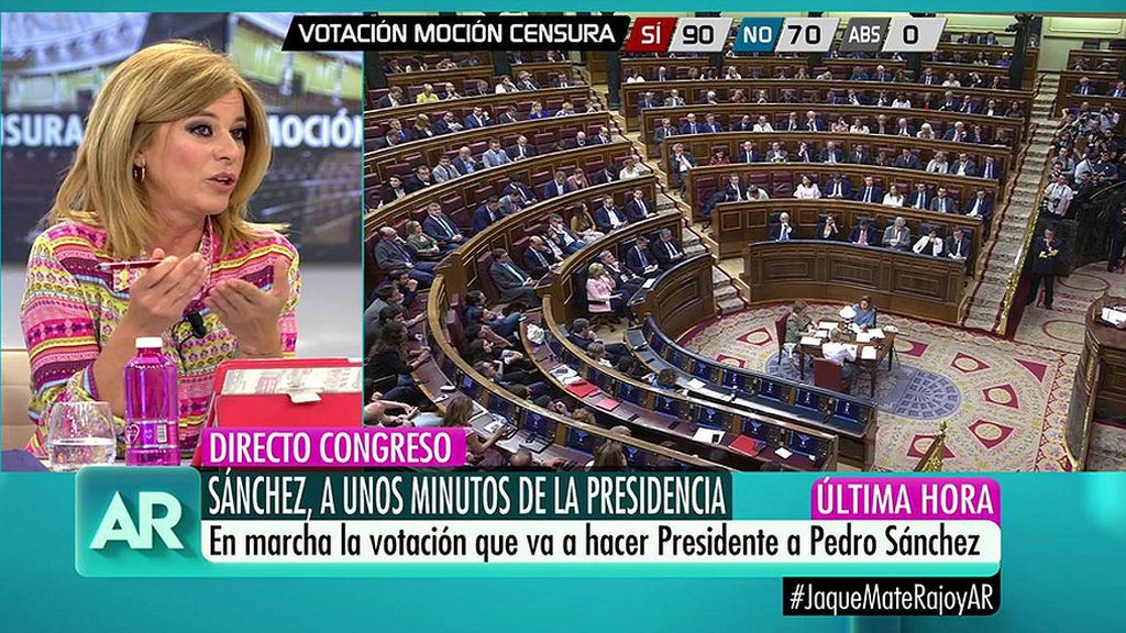 Esther Palomera: “Soraya Sáenz de Santamaría discutía acalorada en los pasillos del Congreso la necesidad de que Mariano Rajoy dejara el partido”