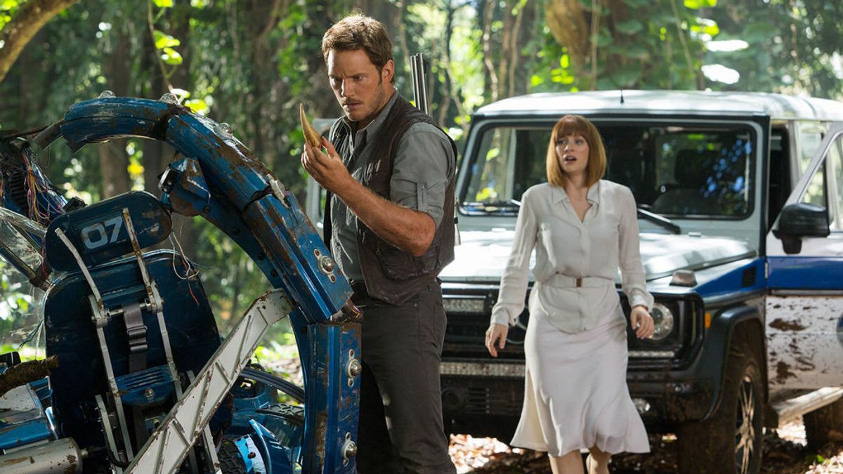 Chris Pratt y Bryce Dallas Howard interpretan a Nick Van Owen y Claire Dearing en la película 'Jurassic World'.