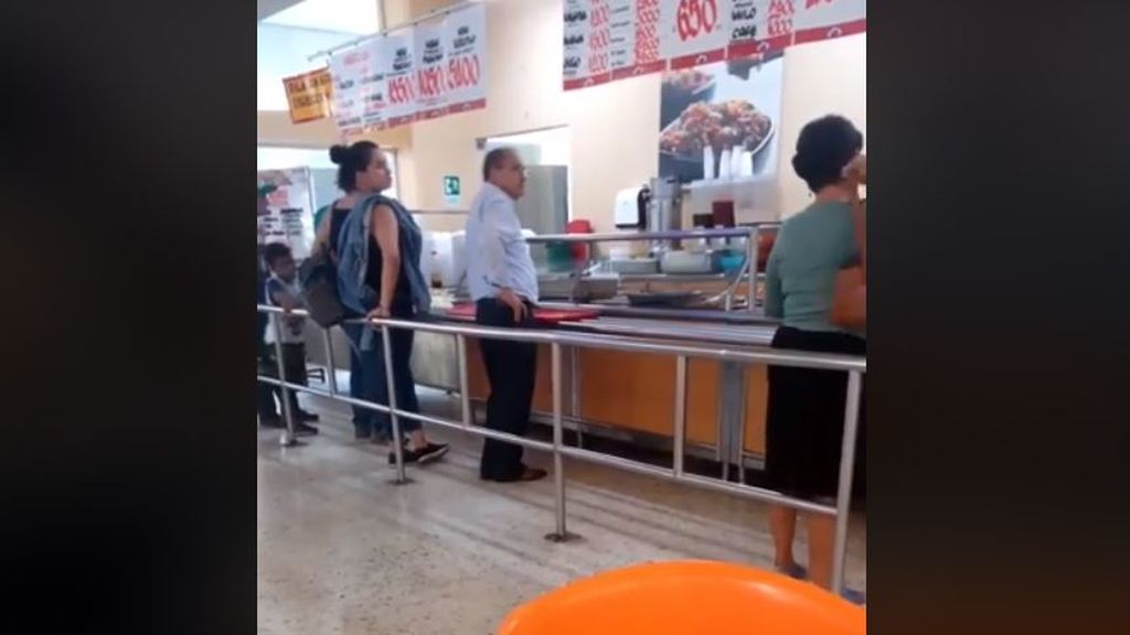 El bonito gesto con un anciano en un restaurante que se ha vuelto viral