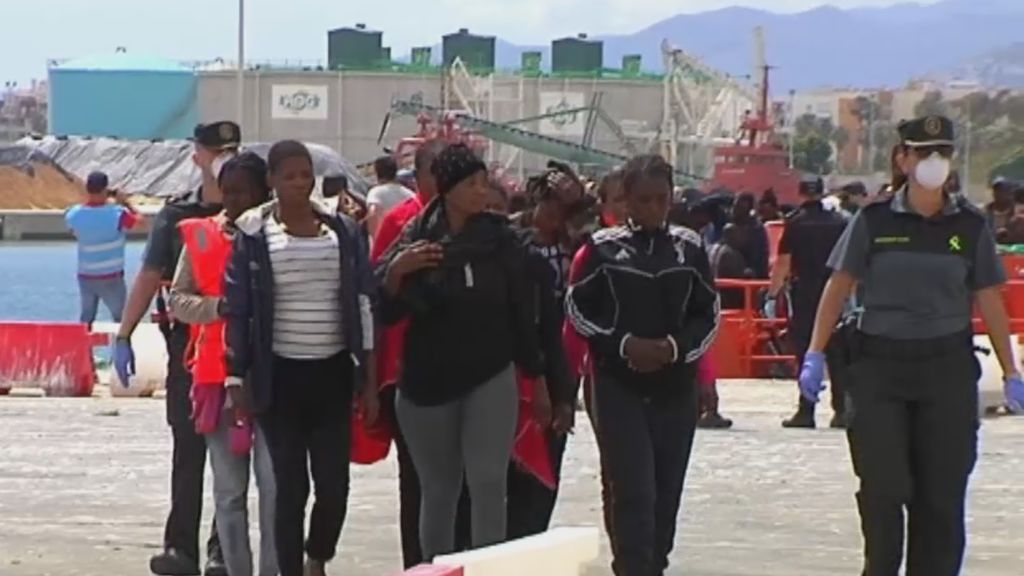 El buen tiempo provoca una avalancha de inmigrantes en las costas andaluzas