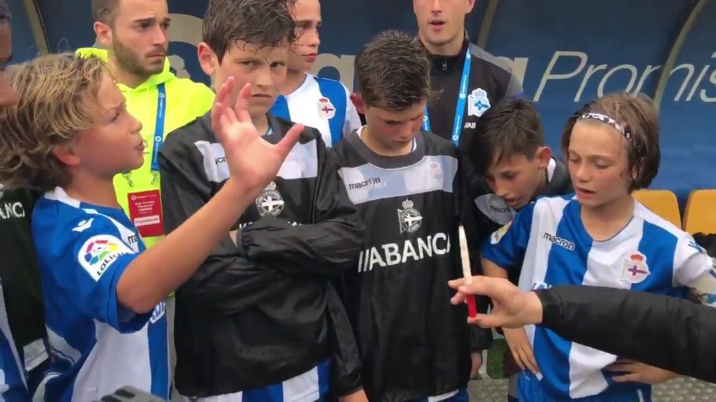 ¡Fútbol en estado puro! La increíble charla táctica del Deportivo alevín que asombra al mundo