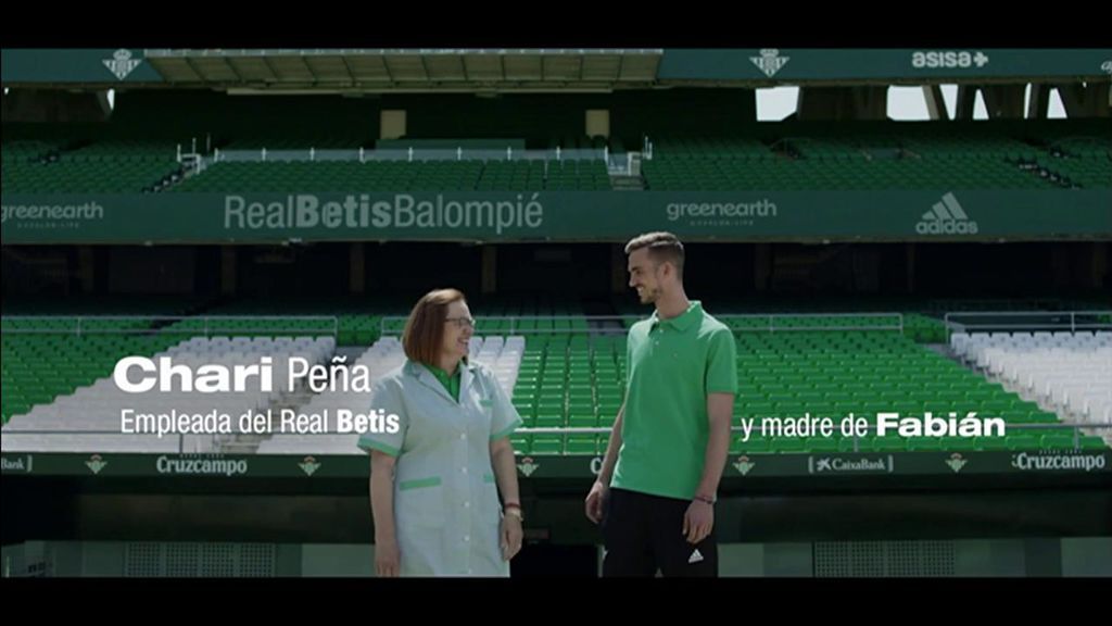 La especial campaña de abonado del Betis protagonizada por el jugador Fabián y su madre