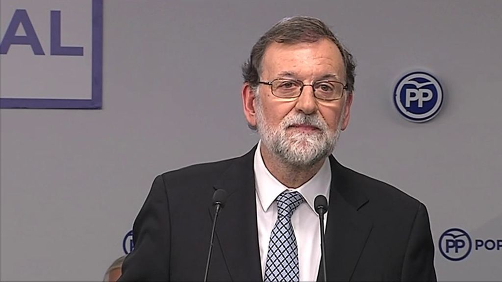 Rajoy se emociona al anunciar que renuncia a todos sus cargos del Partido Popular