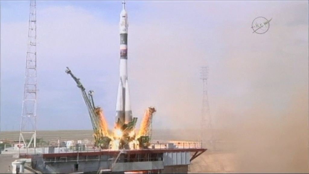 El cohete Soyuz partió con tres astronautas hacia la Estación Espacial