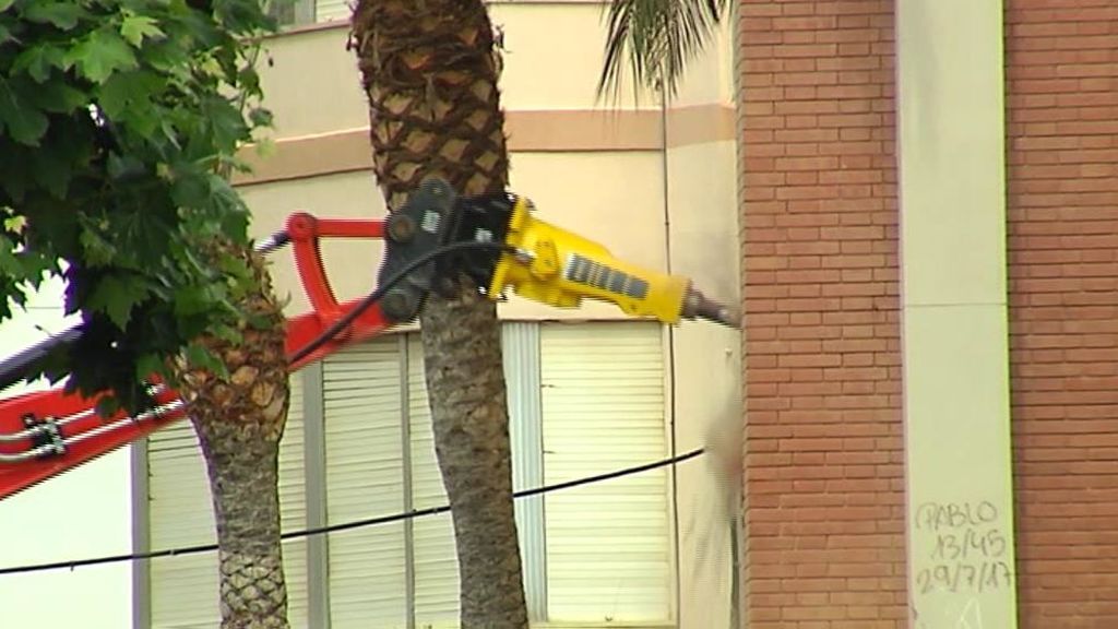 Hasta setenta agentes para poder derribar una cruz franquista