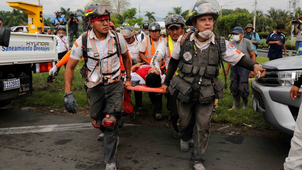 La cifra de muertos por la erupción del volcán de Fuego en Guatemala asciende a 75