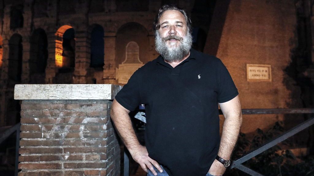 Russell Crowe, reaparece totalmente irreconocible