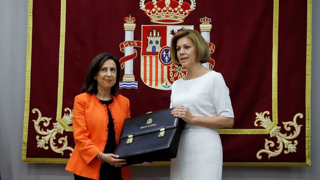 Margarita Robles recuerda a Carme Chacón en su toma de posesión como ministra de Defensa