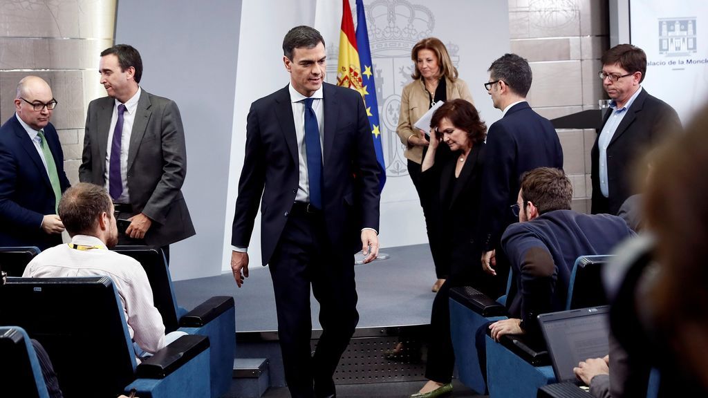 Los ministros del Gobierno de Sánchez prometen o juran sus cargos ante el rey