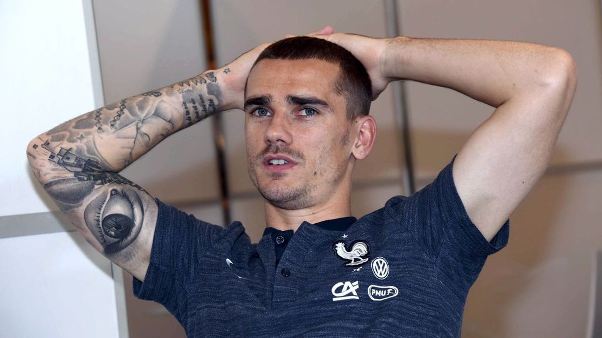 El momento en el que Griezmann se alegra de encontrar un niño del Atlético de Madrid en la concentración de Francia: “Hay colchoneros…” El momento en el que Griezmann se alegra de encontrar un niño del Atlético de Madrid en la concentración de Francia: “Hay colchoneros…”