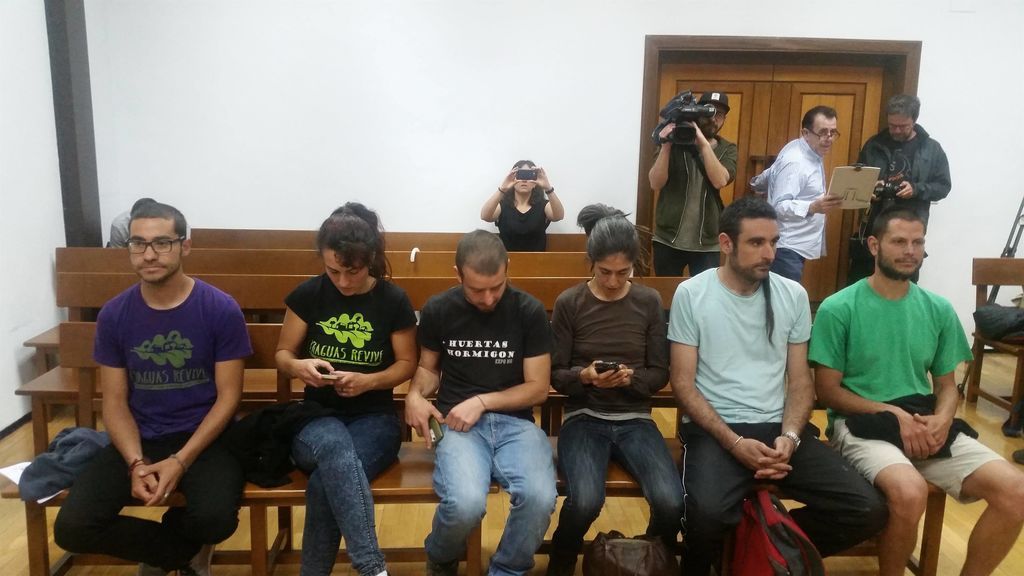 Condenados a un año y medio de cárcel por intentar repoblar el antiguo pueblo de Fraguas, Guadalajara Condenados a un año y medio de cárcel por intentar repoblar el antiguo pueblo de Fraguas, Guadalajara