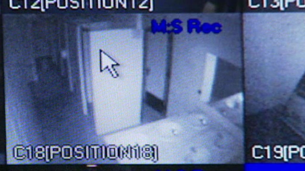 Investigan al director de un instituto que ocultó cámaras en el baño para destapar actos vandálicos