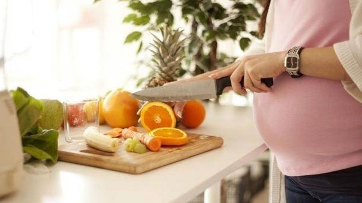 Seis alimentos que te ayudarán a quedarte embarazada