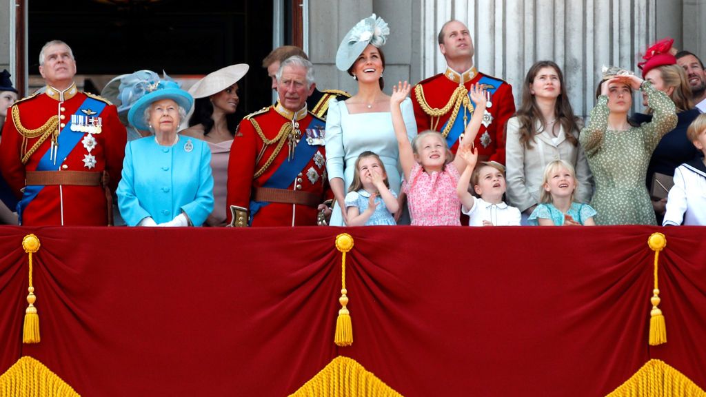 Desfile centenario por el 92º cumpleaños de la reina Isabel II