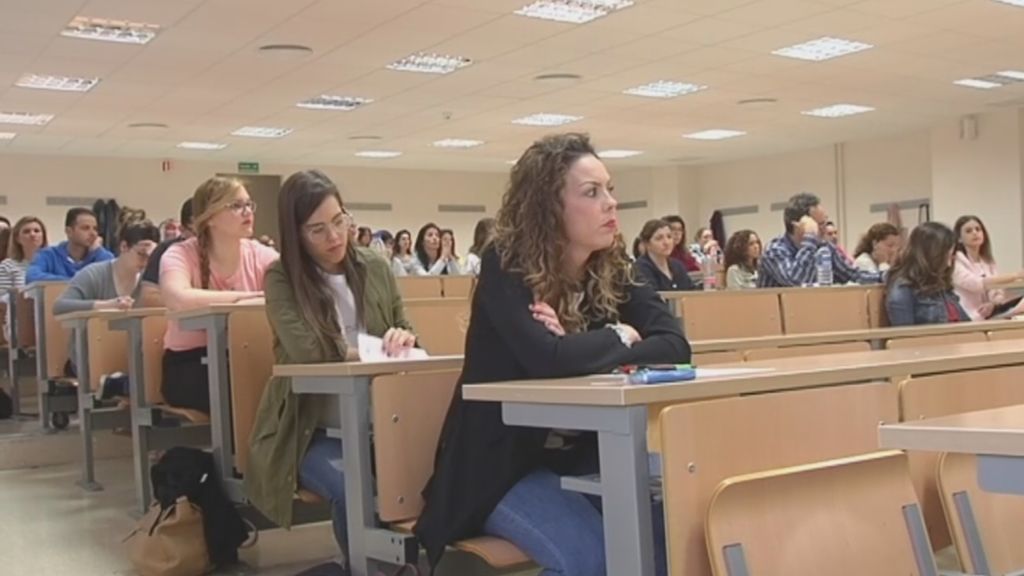 En Andalucía, 40.000 enfermeros opositores se examinan para optar a 1.500 plazas