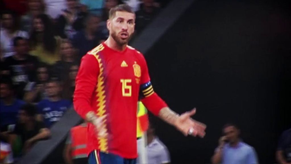 Sergio Ramos trató de corregir los desajustes defensivos de España