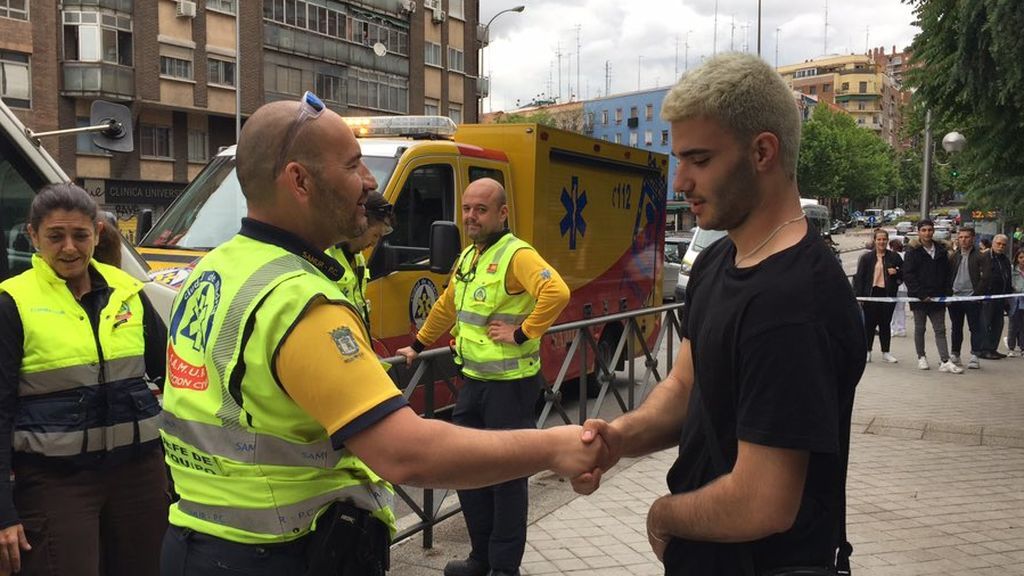 Manu, el héroe que salvó la vida a un conductor en Madrid, un socorrista de 19 años