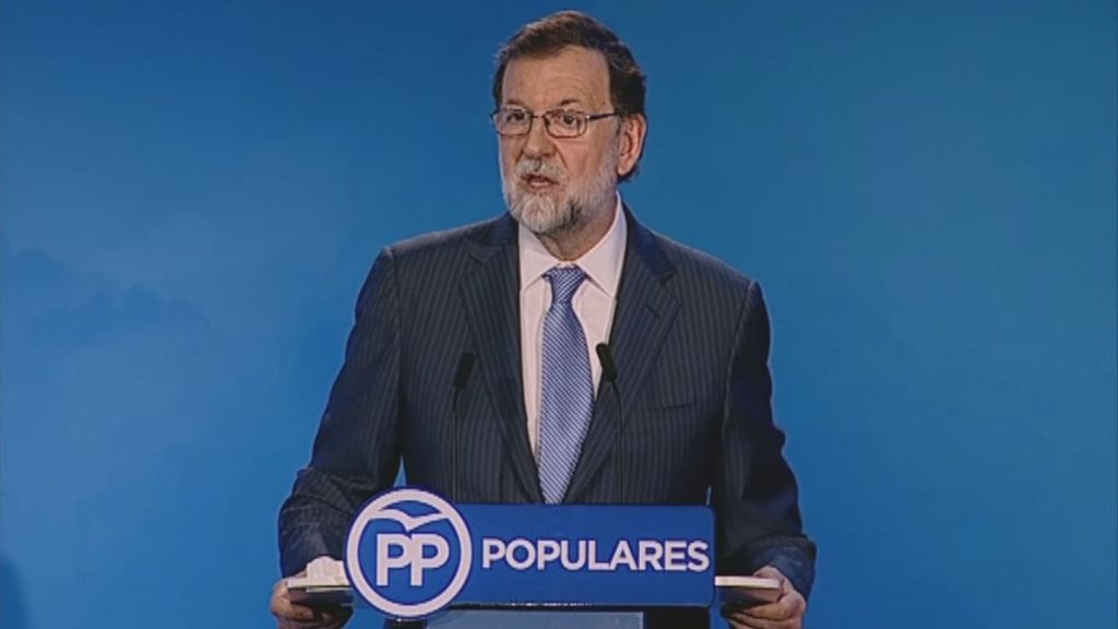 Rajoy, tras comunicar la fecha del Congreso del PP: "Es obligado limitar al máximo el periodo de transición"