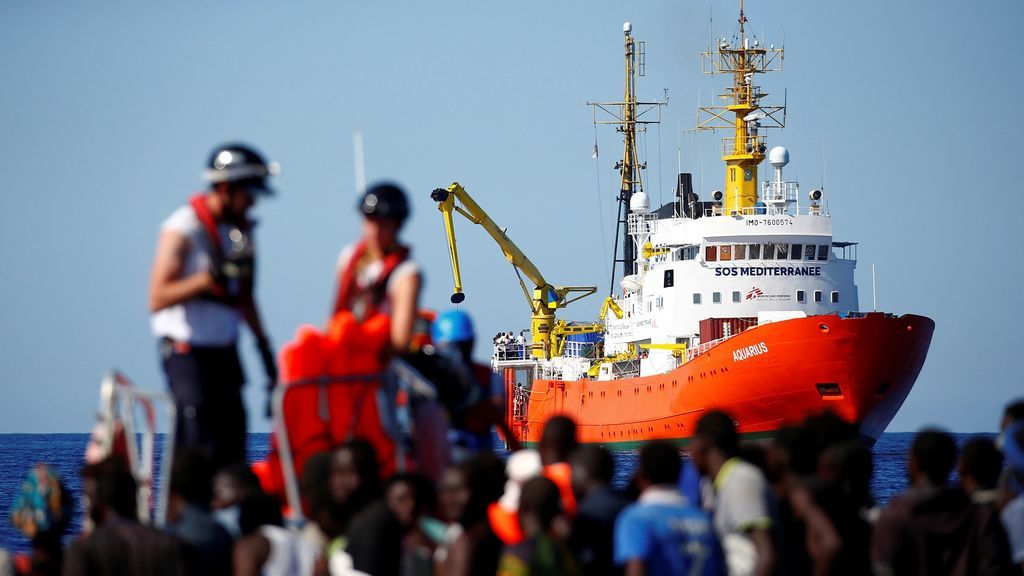 España salva a los inmigrantes rechazados por Italia y Malta