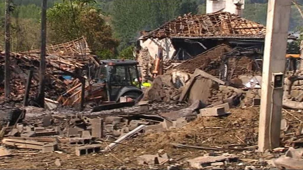 Un fuerte olor permite descubrir 400 kilos de material explosivo en la zona cero de Tui