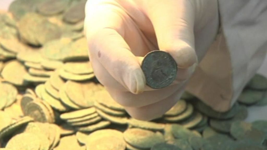 La gran recompensa para los operarios que descubrieron más de 600 kilos de monedas romanas en Tomares, Sevilla