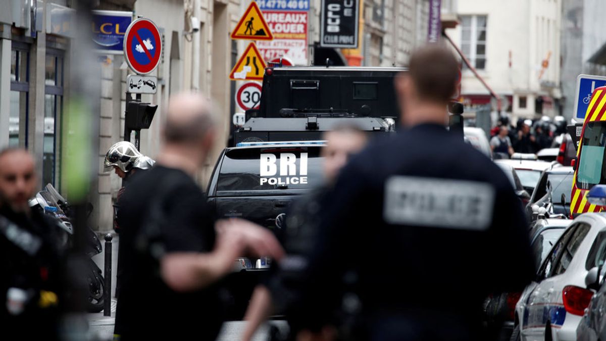 Un hombre armado toma varios rehenes y se atrinchera en un edificio del centro de París