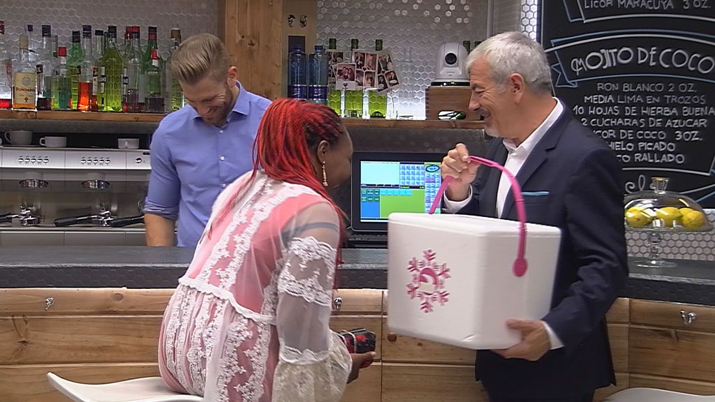 Los solteros de 'First dates' intentan conquistar a su cita con platos caseros, en el programa especial del 14 de junio de 2018.