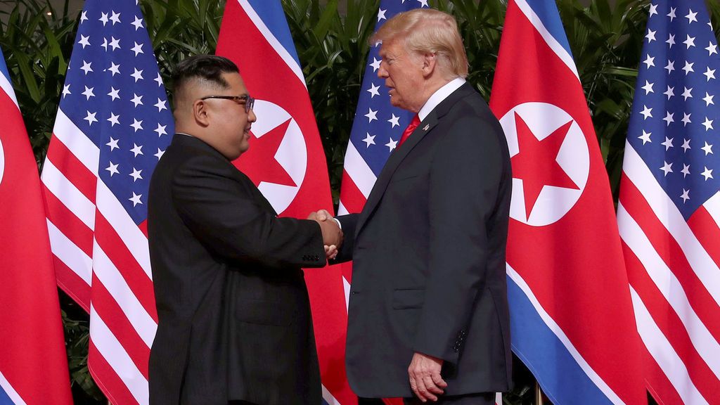 La cumbre entre Tump y Kim transcurre con tranquilidad y sonrisas de ambos mandatarios