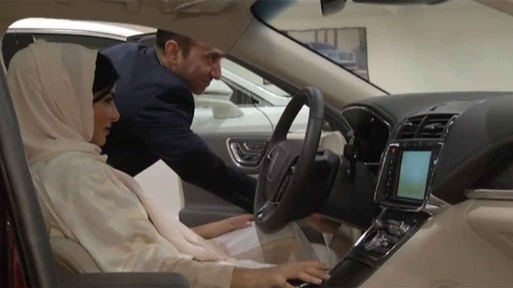 A partir del 24 de junio, las mujeres podrán por fin conducir en Arabia Saudí