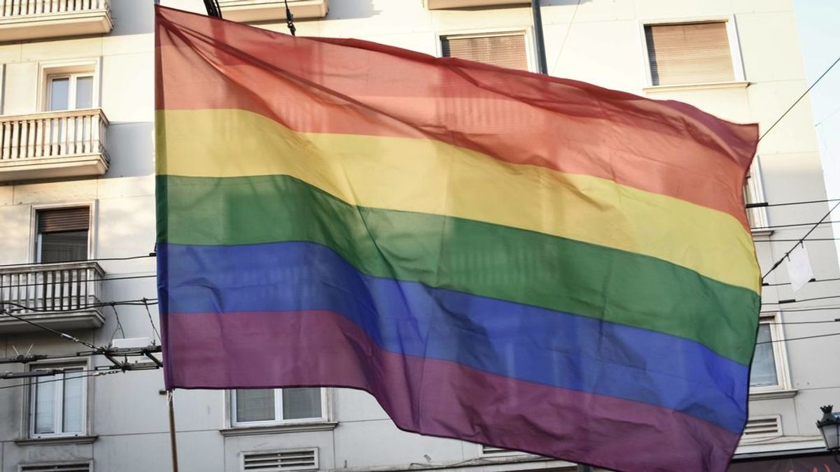 Un arrendador niega el alquiler a una pareja gay porque los vecinos "no lo entenderían"