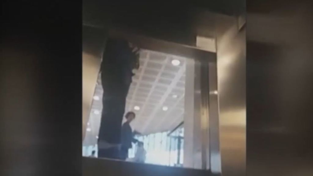 Pierde un vuelo tras quedarse atrapada en un ascensor del Aeropuerto de El Prat