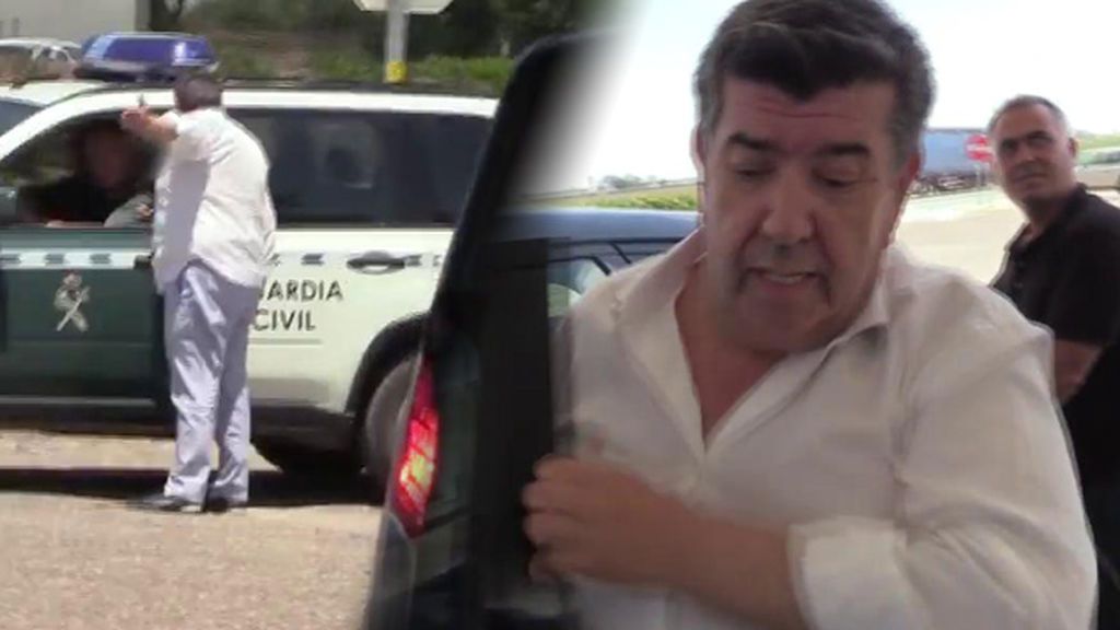 Gil Silgado, muy enojado, denuncia a un reportero a la Guardia Civil