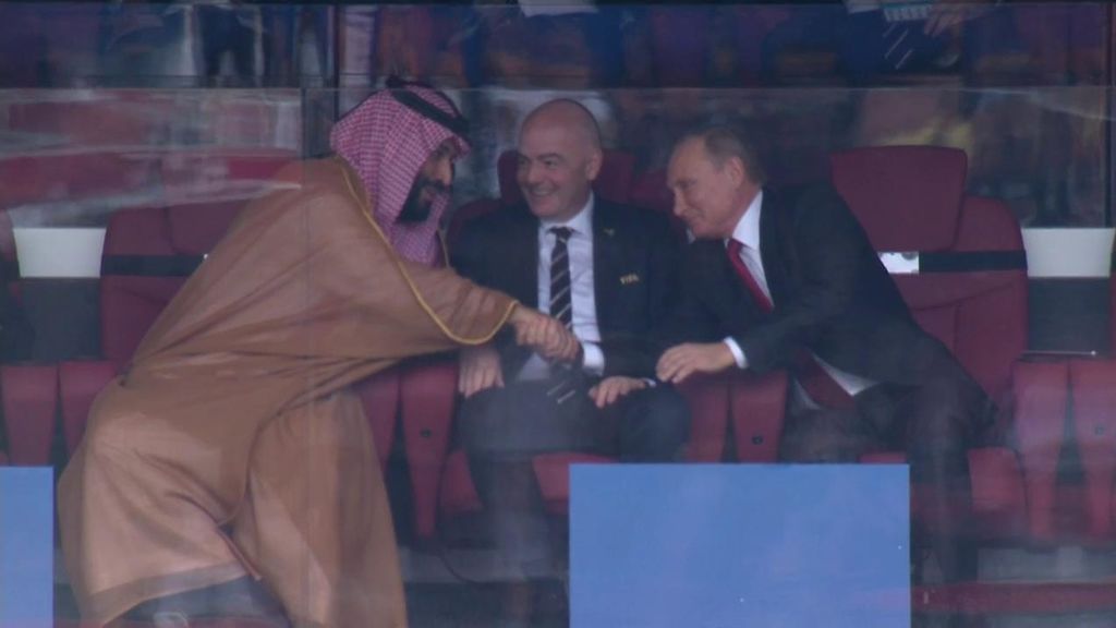 El gesto entre Putin y el príncipe de Arabia Saudí tras el primer gol de Rusia