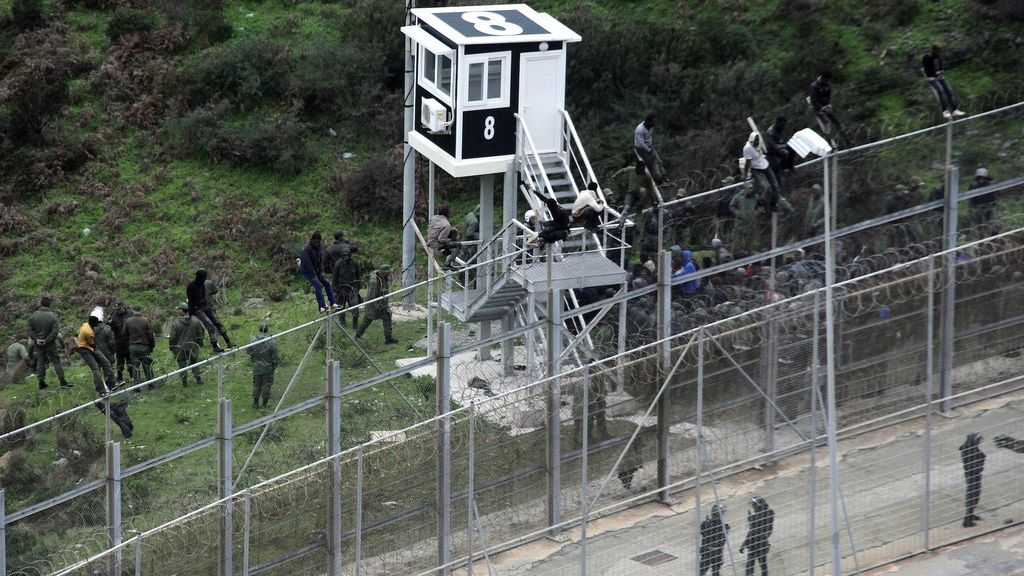 Interior da prioridad a la retirada de las concertinas en las vallas de Ceuta y Melilla