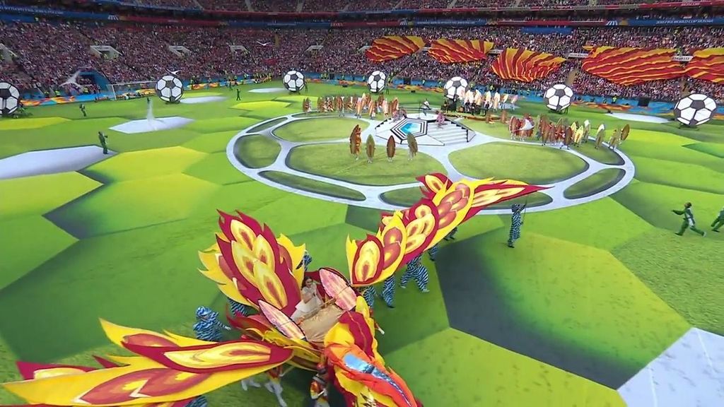 La espectacular carroza en la que ha cantado Aida Garifullina en la inauguración del Mundial de Rusia