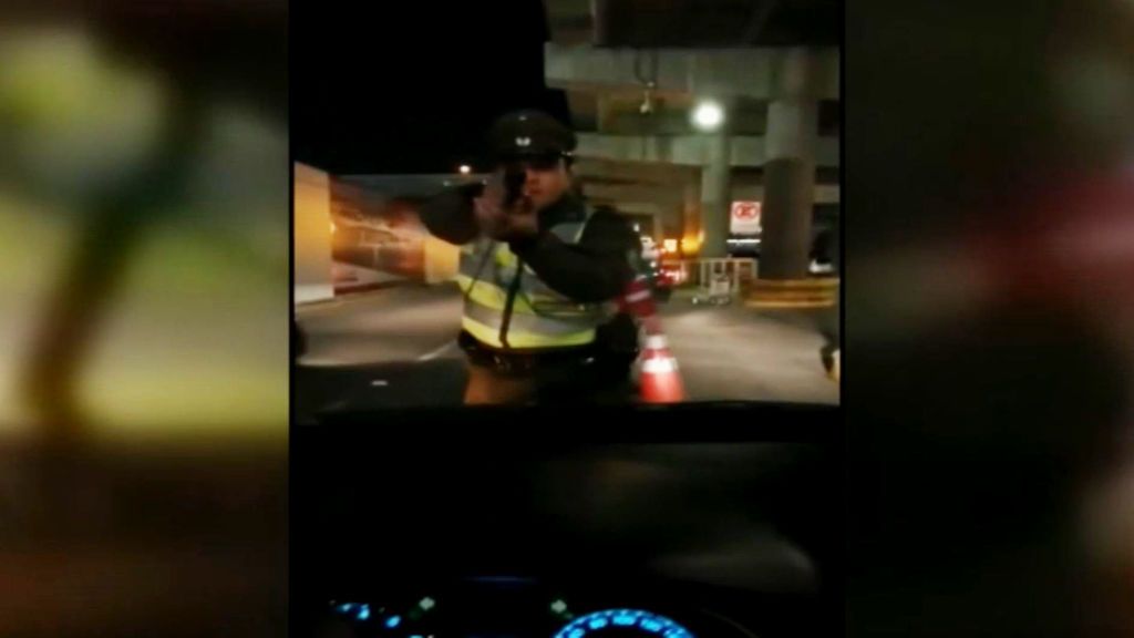 Un chófer de Uber de Chile recibe un disparo de un policía por no salir del coche