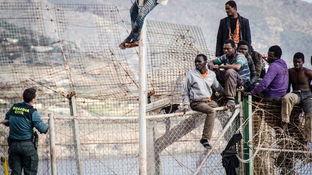 Policía y Guardia Civil piden más refuerzos en Ceuta y Melilla si se quitan las concertinas