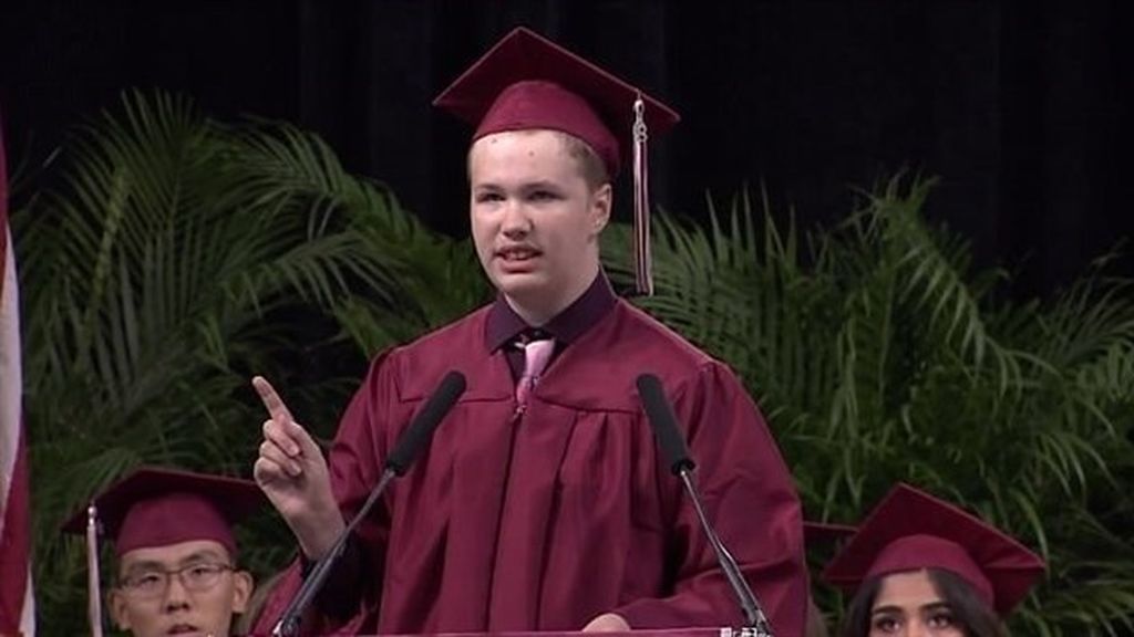 El discurso de graduación más "inesperado" de un estudiante con autismo