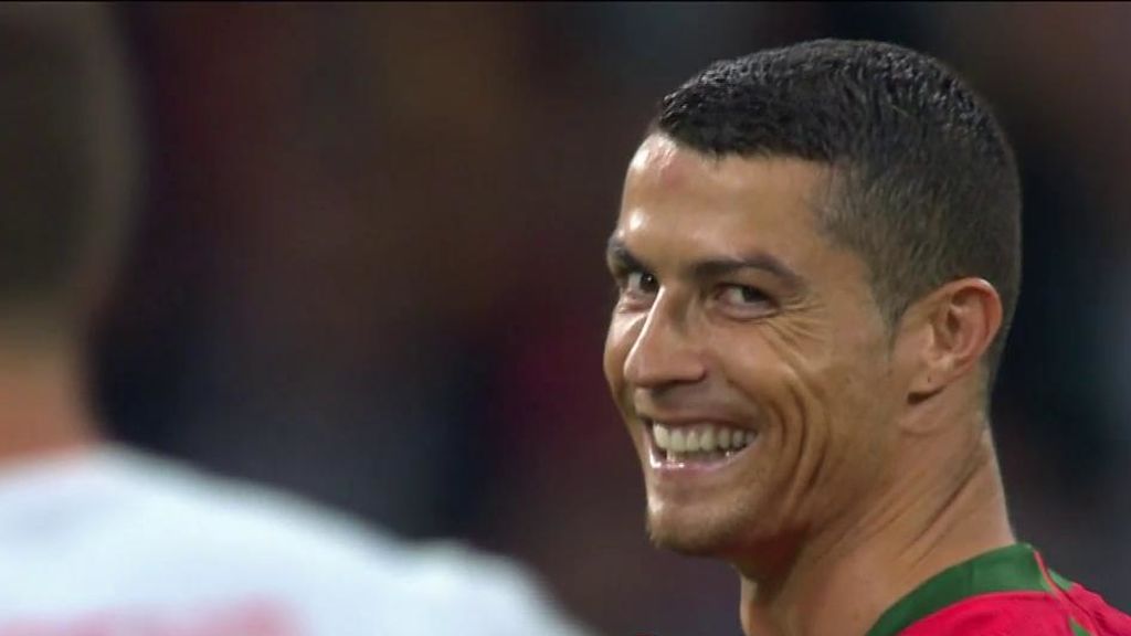Cristiano y su sonrisa cómplice a Nacho tras ver cómo el árbitro señala penalti