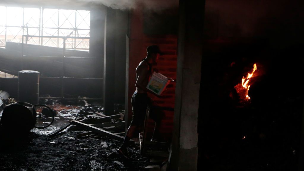 Incendio en una vivienda tras las protestas en Nicaragua contra el Presidente Daniel Ortega
