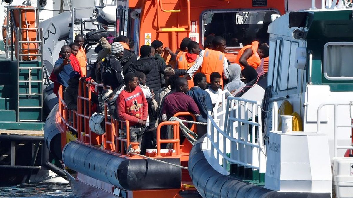 Rescatan a 1.100 personas de 72 pateras en las costas andaluzas desde el viernes