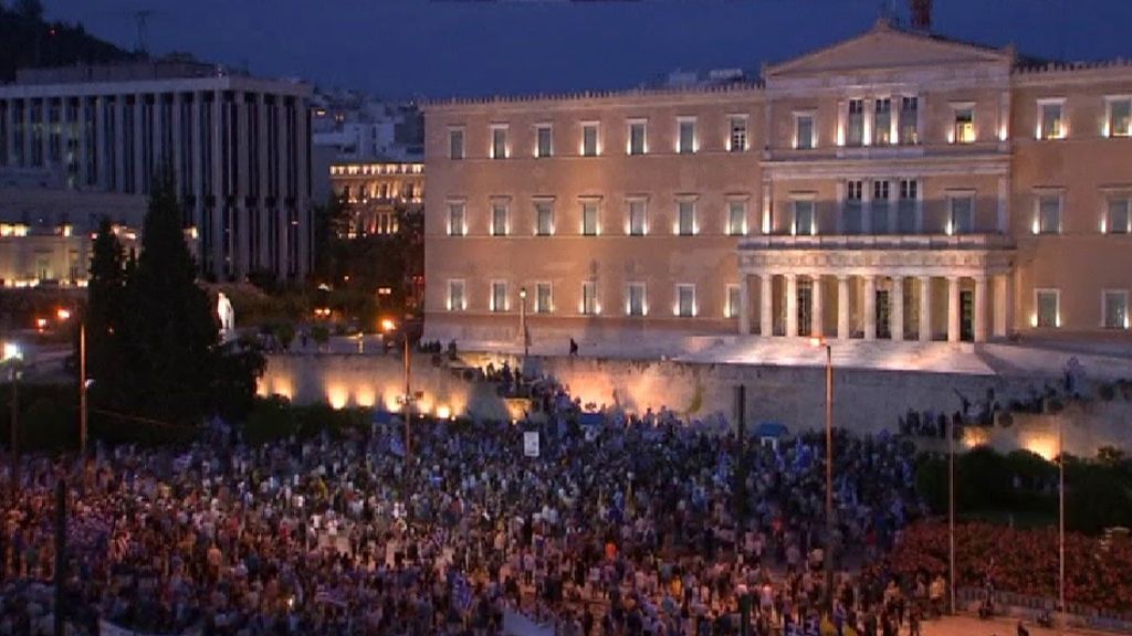Disturbios en Atenas por el acuerdo alcanzado entre Grecia y Macedonia
