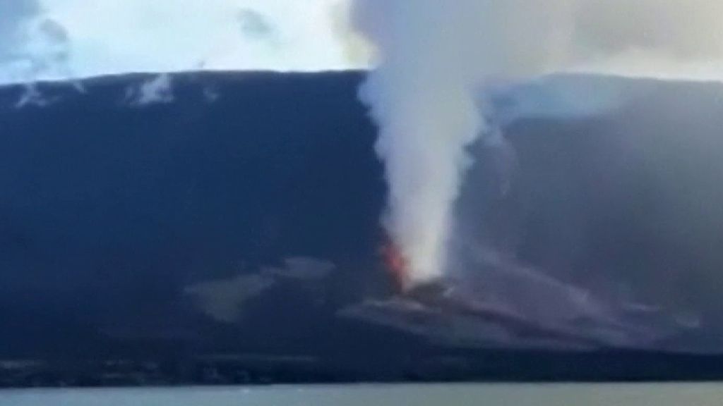 El volcán La Cumbre, situado en las Islas Galápagos, entra en erupción