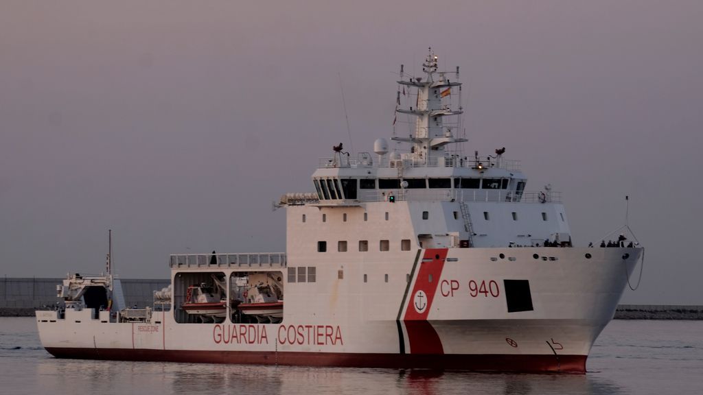 El Dattilo se aproxima al puerto de Valencia