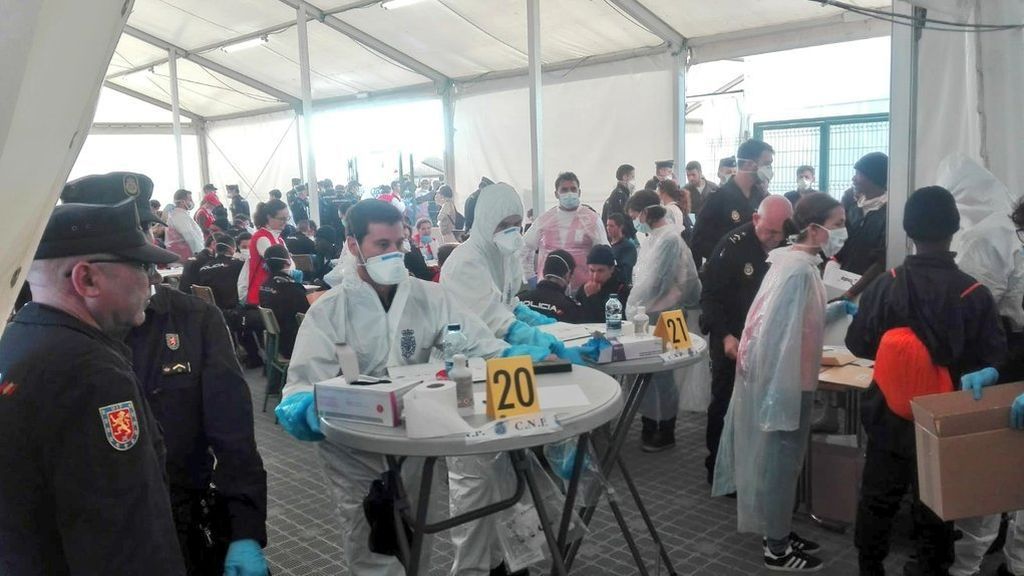Seis de los migrantes del Aquarius, hospitalizados a su llegada a Valencia