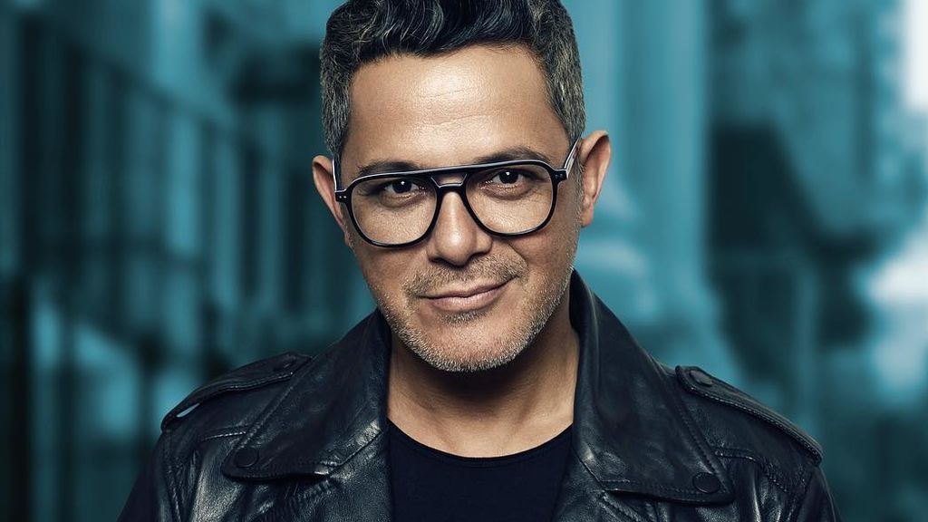 El posado familiar de Alejandro Sanz con sus hijos que ha derretido a Raquel Perera